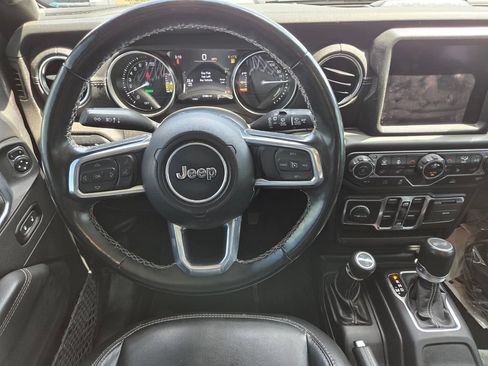 Used 2022 Jeep Wrangler Unlimited Sahara w/ Cold Weather Group AWD/4WD image 21