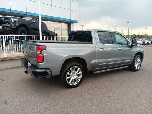 Used 2025 Chevrolet Silverado 1500 High Country w/ High Country Premium Package AWD/4WD image 5
