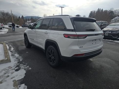 New 2026 Jeep Grand Cherokee Altitude image 4