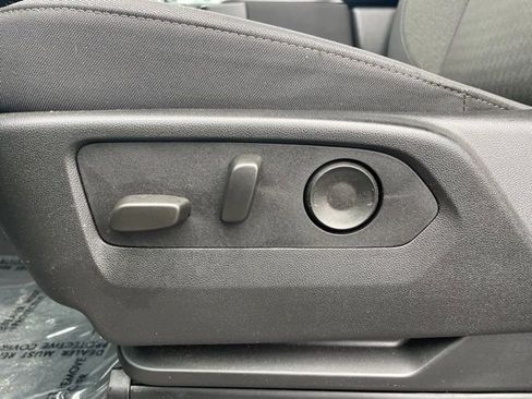 Used 2025 Chevrolet Silverado 2500 Custom w/ Custom Value Package image 9