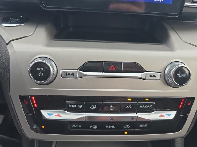 Used 2022 Ford Explorer XLT w/ Equipment Group 202A AWD/4WD image 31