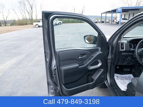 Used 2025 Nissan Frontier SV w/ SV Convenience Package image 10