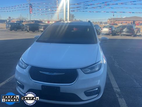 Used 2021 Chrysler Pacifica Touring-L image 3