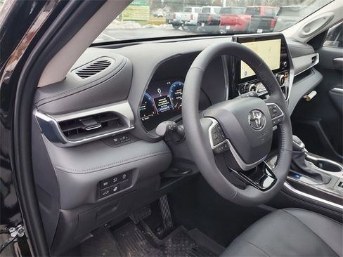 New 2026 Toyota Highlander Platinum image 22