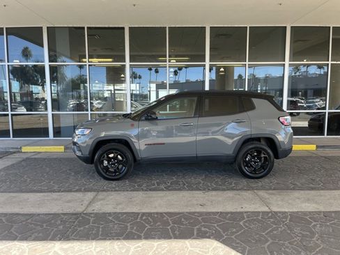 Used 2024 Jeep Compass Trailhawk image 2