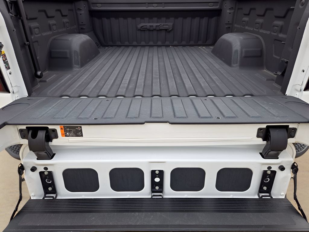 Used 2024 GMC Sierra 1500 AT4 w/ Technology Package AWD/4WD image 30
