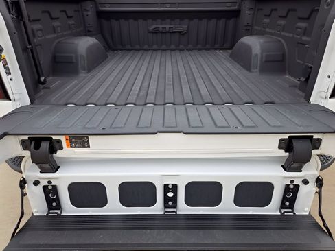 Used 2024 GMC Sierra 1500 AT4 w/ Technology Package AWD/4WD image 30