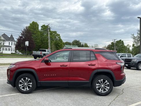 Used 2025 Chevrolet Equinox LT w/ Convenience Package II AWD/4WD image 3