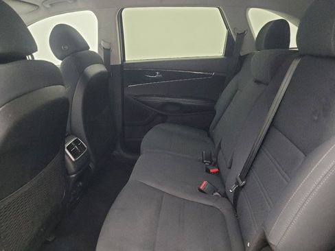 Used 2018 Kia Sorento AWD image 18