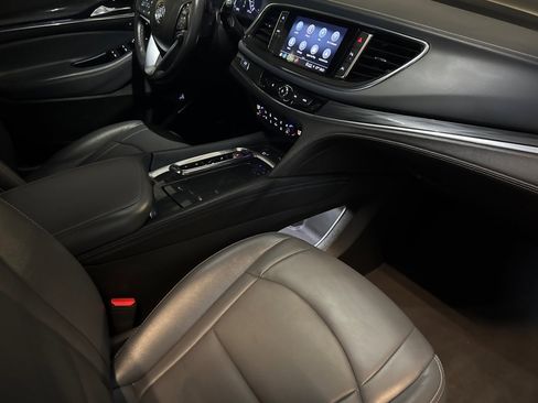 Used 2024 Buick Enclave Premium image 18
