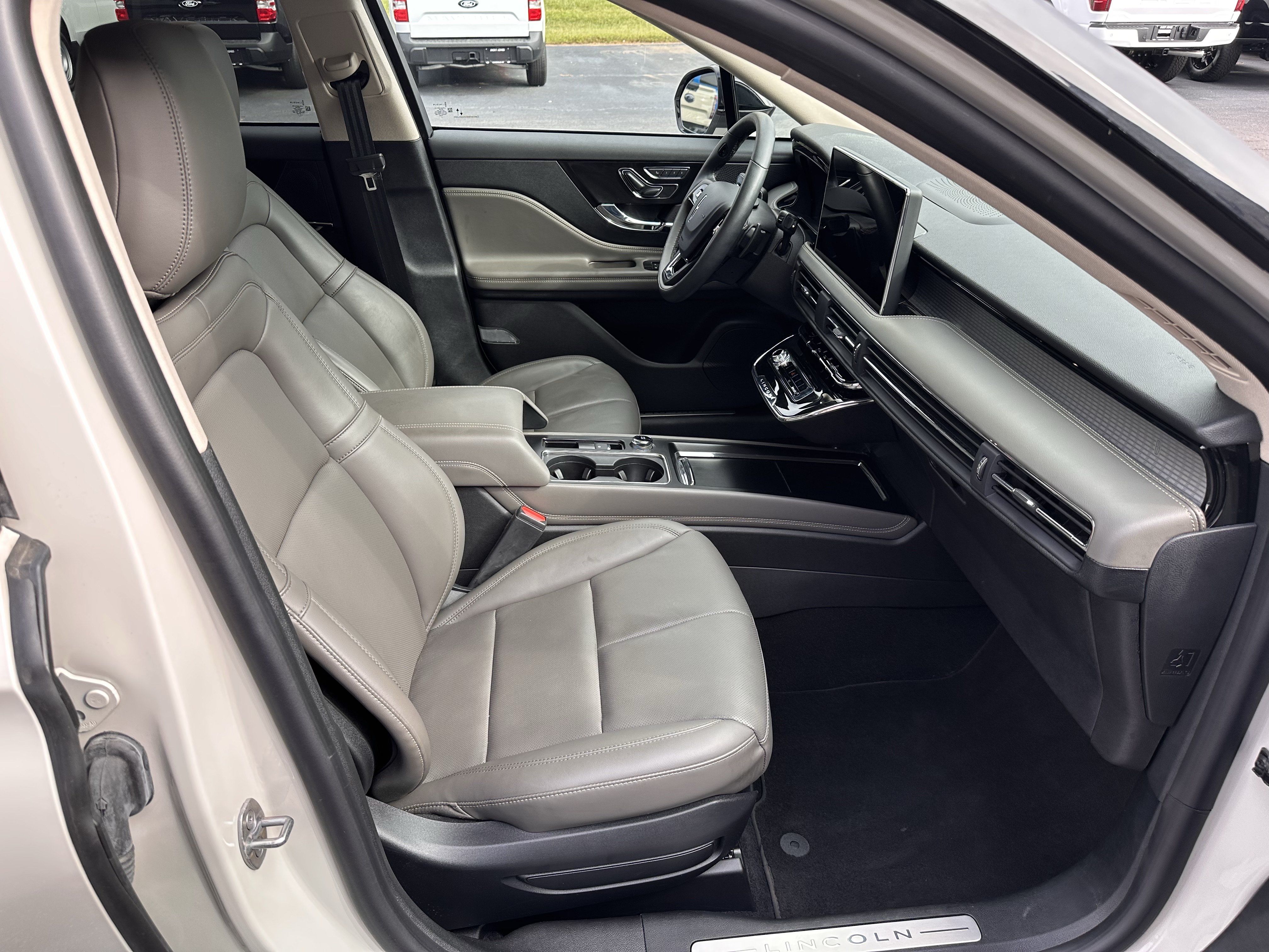 Used 2024 Lincoln Corsair AWD w/ Equipment Group 101A image 15