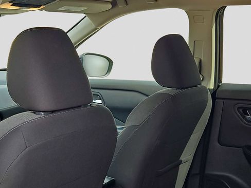 Used 2025 Nissan Rogue SV image 16