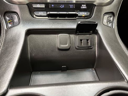 Used 2018 GMC Yukon XL SLT w/ Open Road Package AWD/4WD image 28