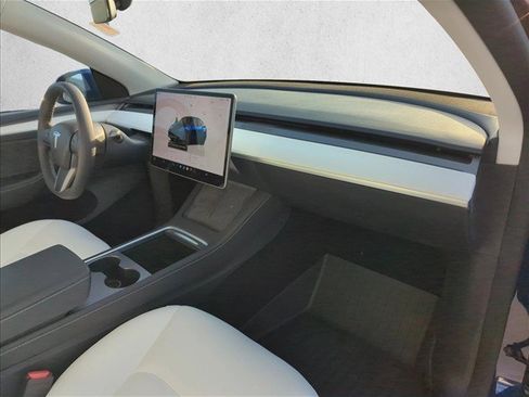 Used 2024 Tesla Model Y Performance AWD/4WD image 25