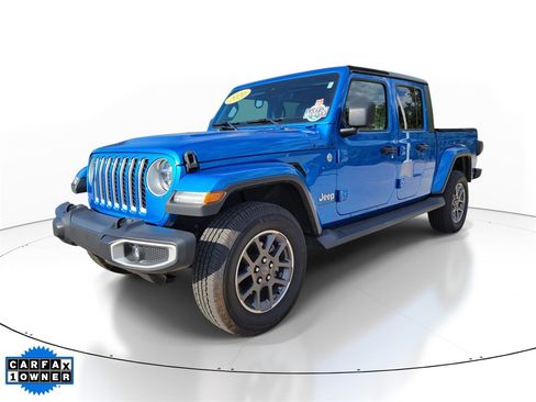 Used 2020 Jeep Gladiator Overland image 2