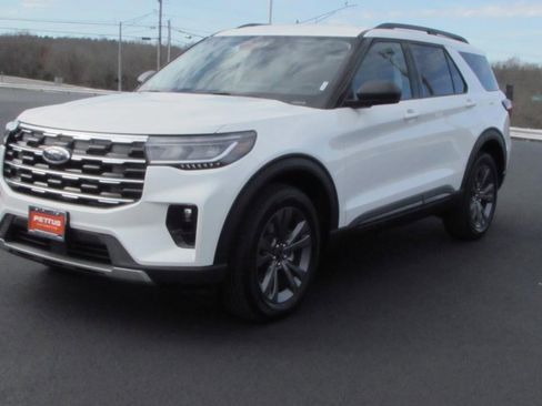 New 2026 Ford Explorer Active w/ Active Comfort Package image 3