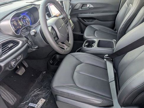 New 2026 Chrysler Pacifica Select w/ S Appearance Package AWD/4WD image 4