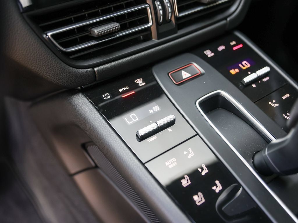 Certified 2026 Porsche Macan AWD/4WD image 25