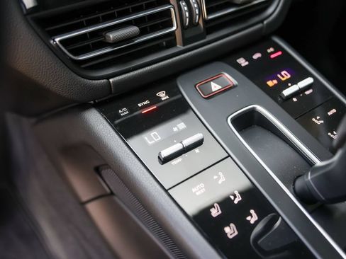 Certified 2026 Porsche Macan AWD/4WD image 25