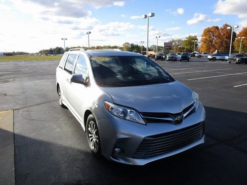 Used 2019 Toyota Sienna XLE FWD image 7
