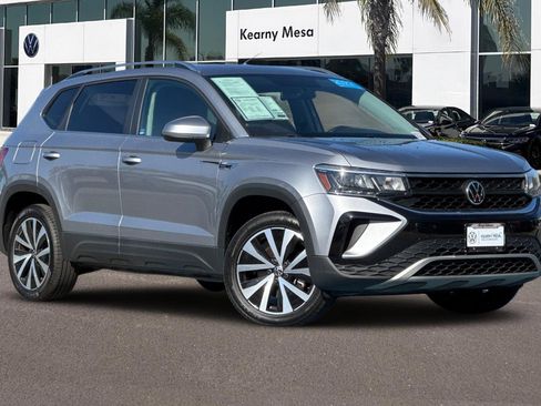 Used 2022 Volkswagen Taos SE image 2