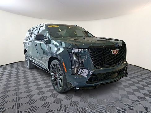 Used 2025 Cadillac Escalade V image 11