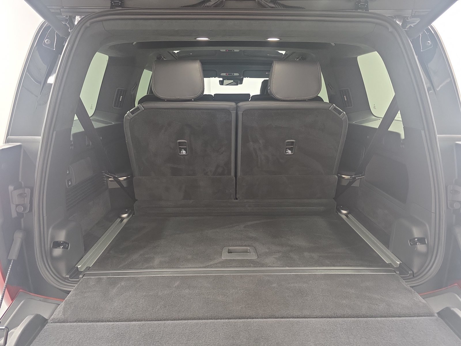 Used 2025 Rivian R1S Adventure Dual AWD/4WD image 15