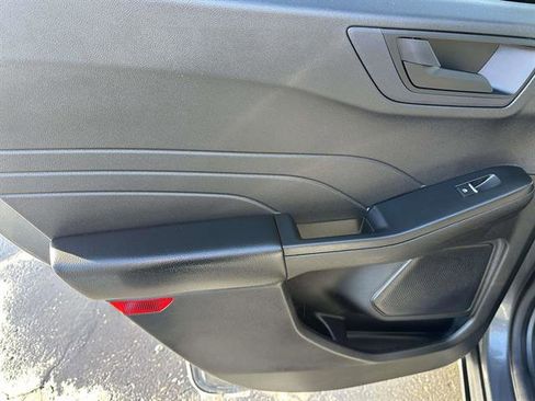 Used 2022 Ford Escape SE image 11