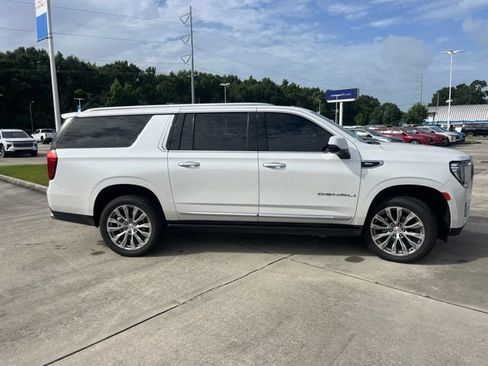 Used 2021 GMC Yukon XL Denali w/ Denali Ultimate Package AWD/4WD image 10