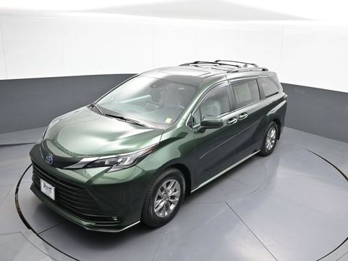 Certified 2025 Toyota Sienna XLE w/ XLE Plus Package AWD/4WD image 36