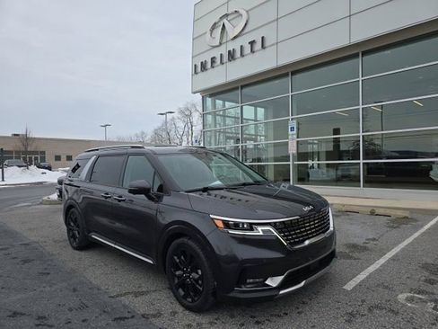 Used 2023 Kia Carnival SX Prestige image 1