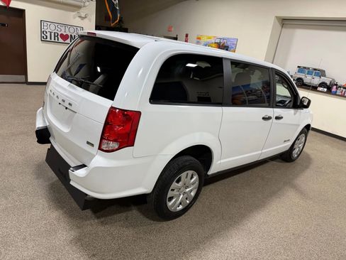Used 2019 Dodge Grand Caravan SE image 16