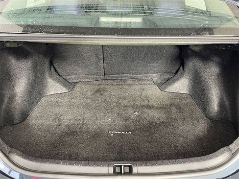 Used 2018 Toyota Corolla LE image 12