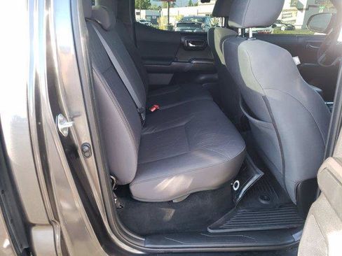 Certified 2018 Toyota Tacoma TRD Sport AWD/4WD image 12