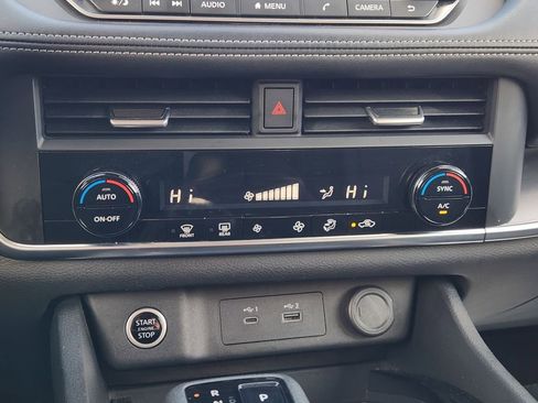 Used 2023 Nissan Rogue SV image 19