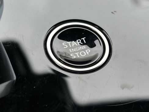 Used 2025 Land Rover Range Rover Sport SE image 30