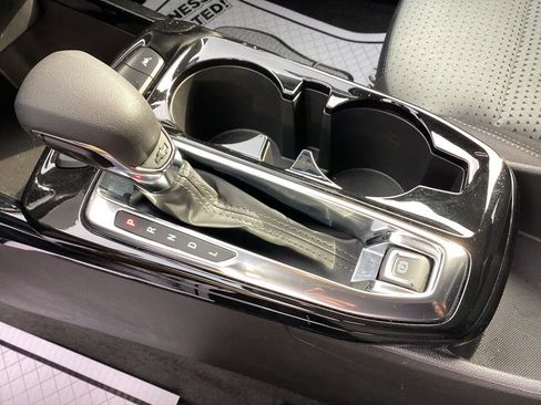 Used 2025 Chevrolet Trax LT w/ LT Convenience Package image 32