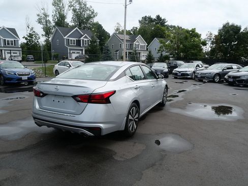 Used 2021 Nissan Altima 2.5 SV w/ SV Premium Package FWD image 5