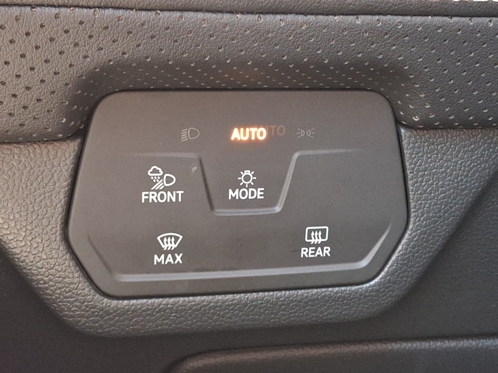 Certified 2024 Volkswagen Atlas Cross Sport SE FWD image 25