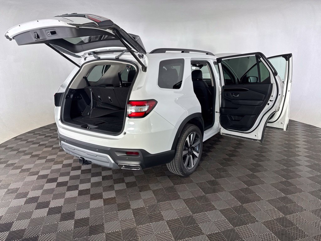 Certified 2025 Honda Pilot Touring image 22