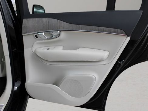 Used 2023 Volvo XC90 B6 Plus w/ Protection Package Premier image 11