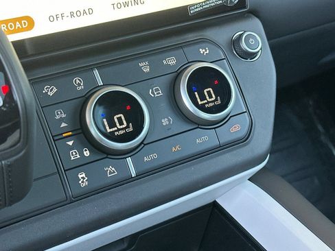 New 2026 Land Rover Defender 110 X-Dynamic SE AWD/4WD image 17