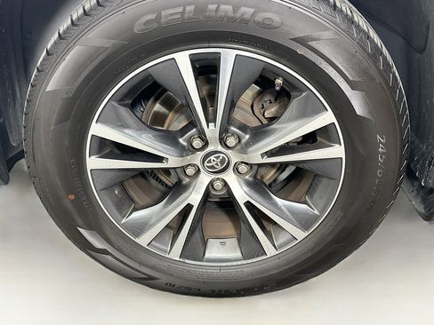 Used 2016 Toyota Highlander XLE AWD/4WD image 11