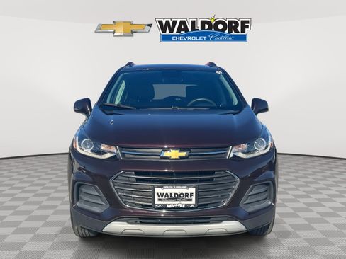 Certified 2022 Chevrolet Trax LT w/ LT Convenience Package image 2