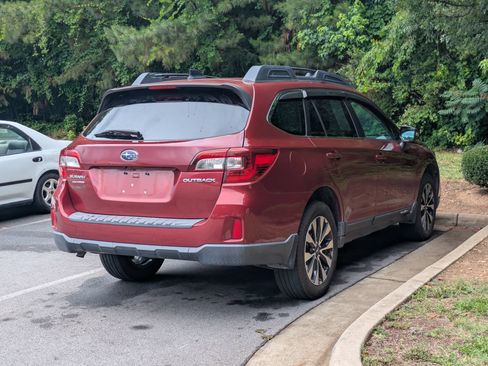 Used 2016 Subaru Outback 2.5i Limited AWD/4WD image 3