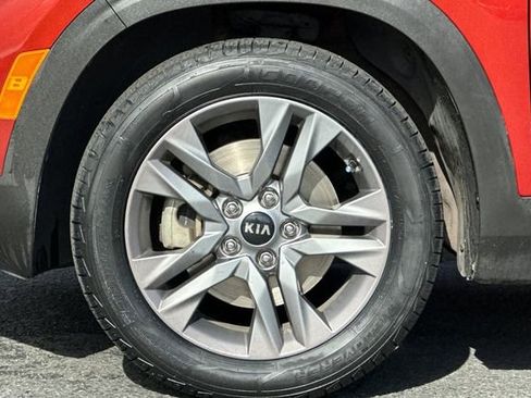 Used 2021 Kia Seltos S image 32