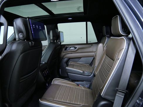Used 2025 GMC Yukon Denali Ultimate AWD/4WD image 18