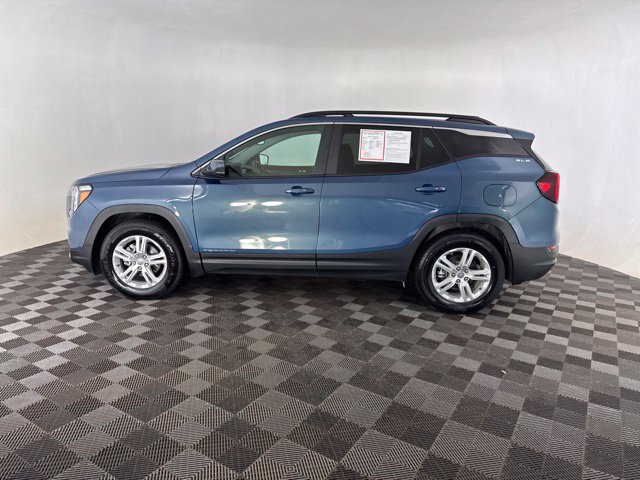 Used 2024 GMC Terrain SLE w/ Driver Convenience Package FWD image 8