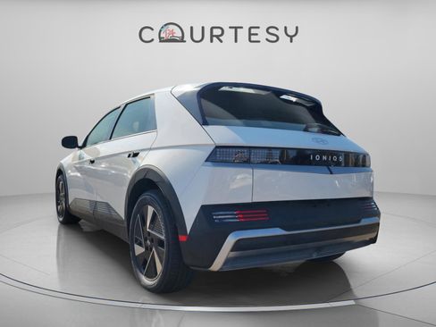 New 2026 Hyundai Ioniq 5 SEL image 3