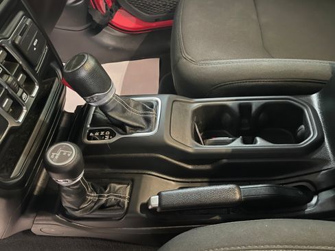 Used 2023 Jeep Gladiator Overland image 14